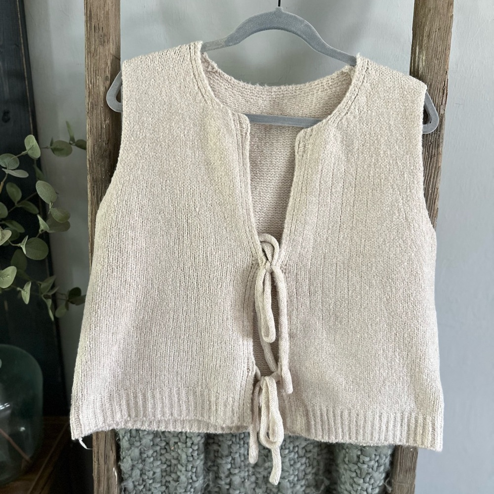 Elegant Cream Knit Sleeveless Top
